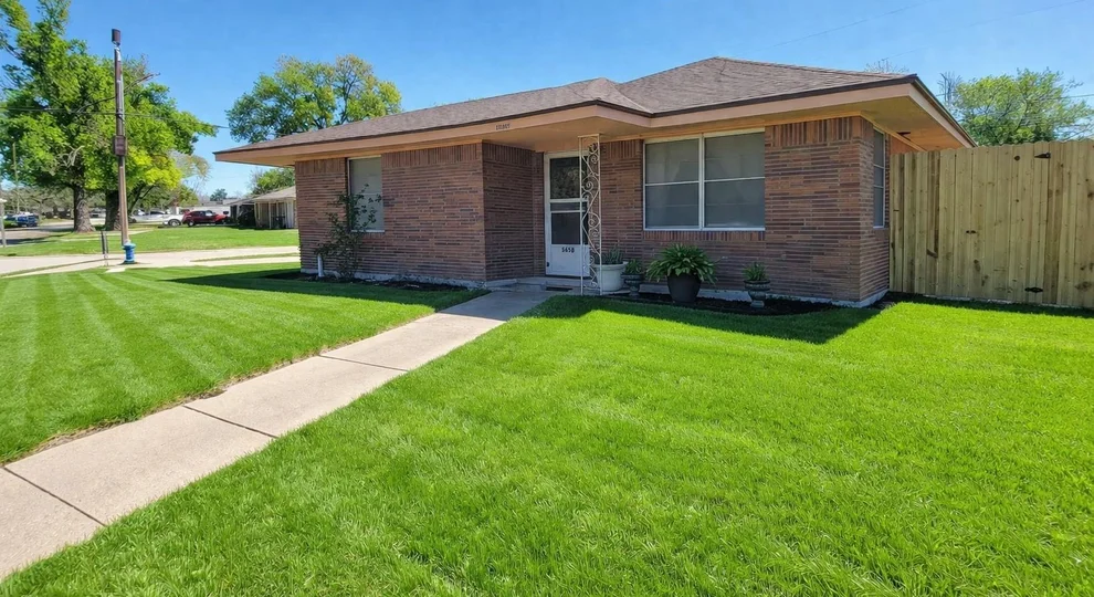 Unit for sale at 5658 Berry Creek Drive, Houston, TX 77017