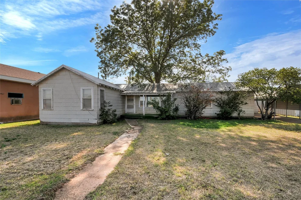 Unit for sale at 302 3rd Street, Bovina, TX 79009