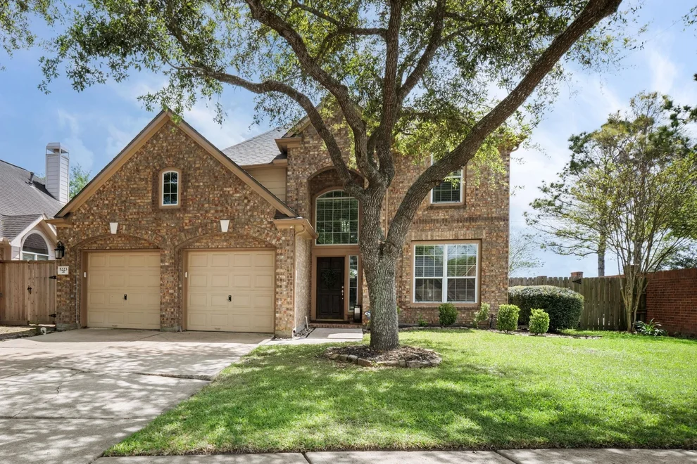 Unit for sale at 5223 Cottonwood Creek Lane, League City, TX 77573