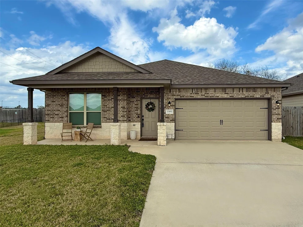 Unit for sale at 13051 Clearview Drive, Willis, TX 77318