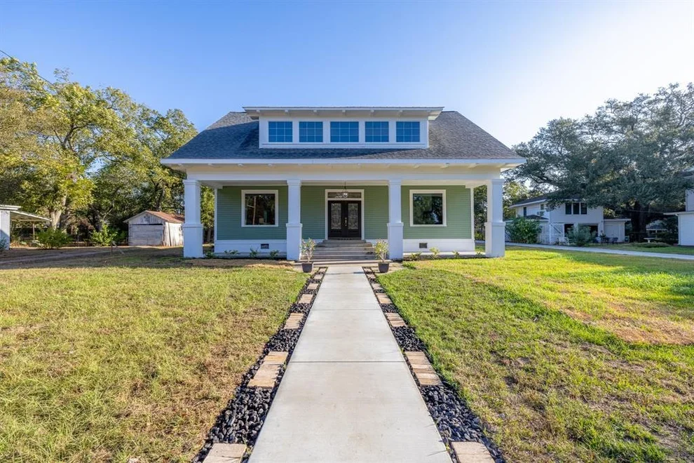 Unit for sale at 104 W State Street, Eagle Lake, TX 77434