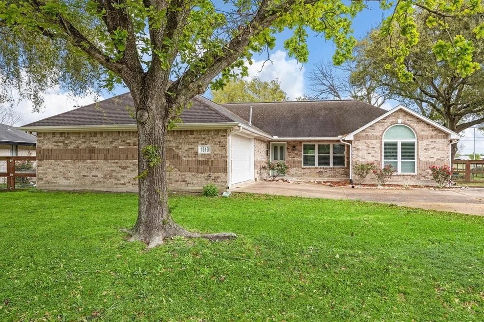 Unit for sale at 1613 Willow View Street, La Porte, TX 77571