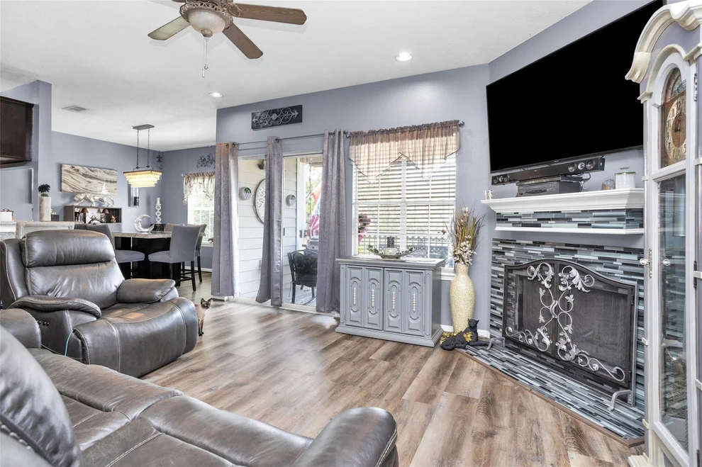 Unit for sale at 12565 Melville Drive, Montgomery, TX 77356