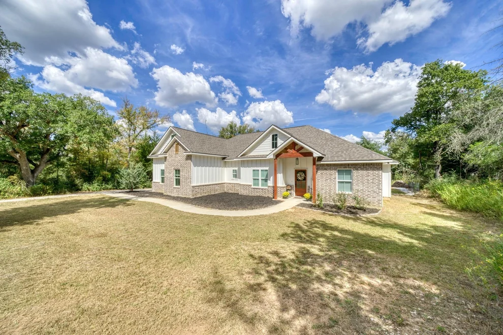 Unit for sale at 1552 Maris Lane, Franklin, TX 77856