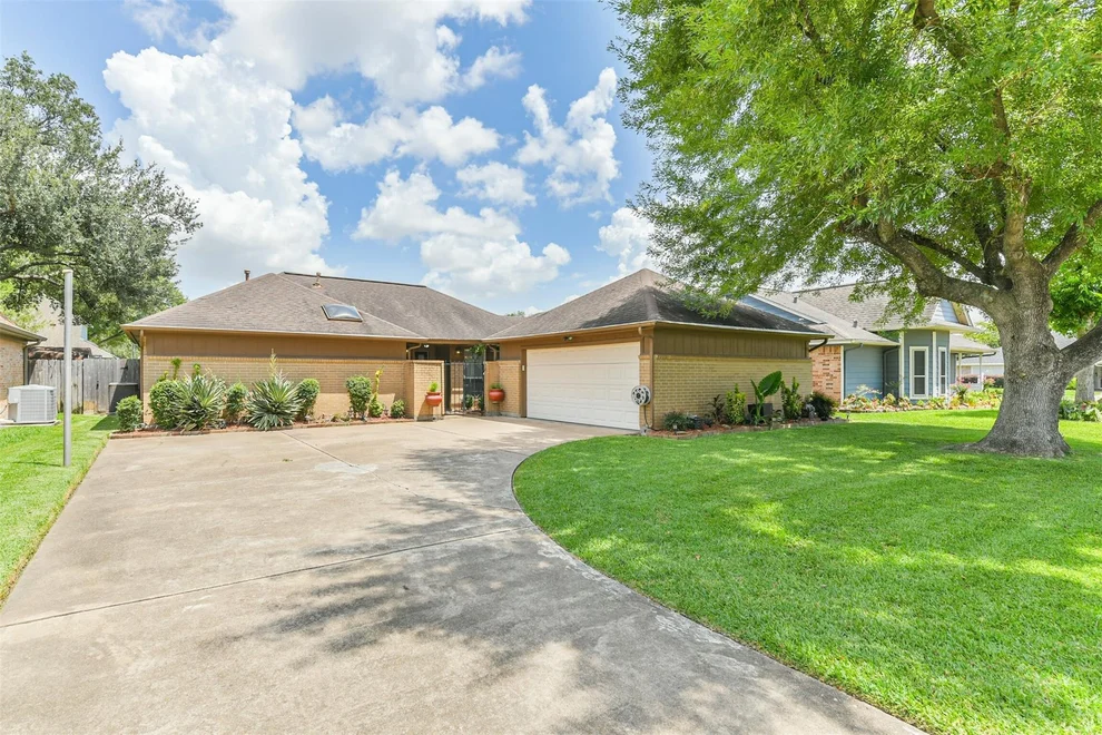 Unit for sale at 702 Tudor Court, Deer Park, TX 77536