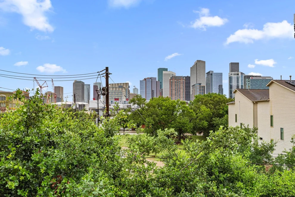 Unit for sale at 1119 Saint Charles Street, Houston, TX 77003