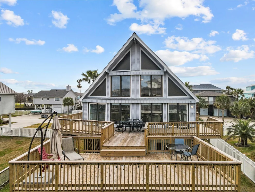 Unit for sale at 518 Paradise Drive, Tiki Island, TX 77554