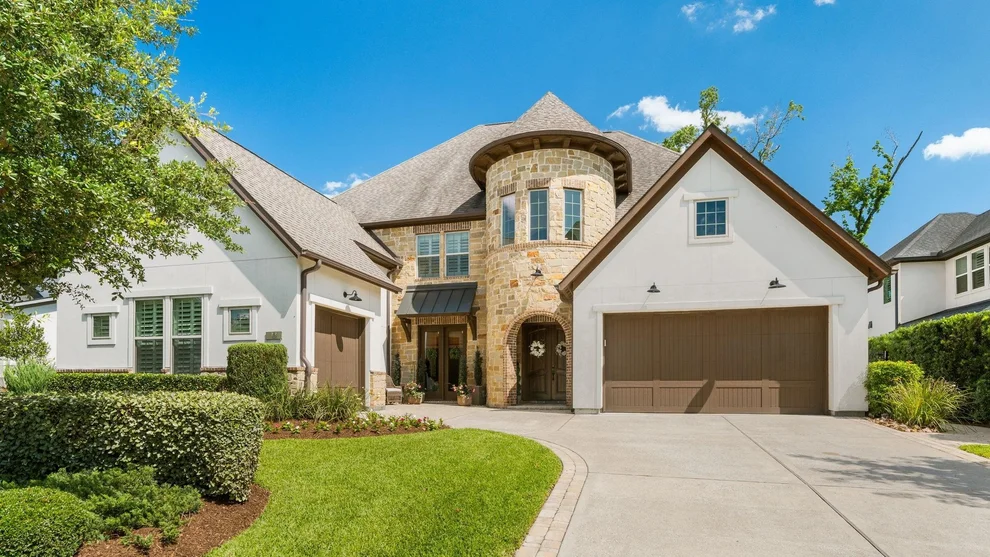 Unit for sale at 33 N Waterbridge Drive, Tomball, TX 77375