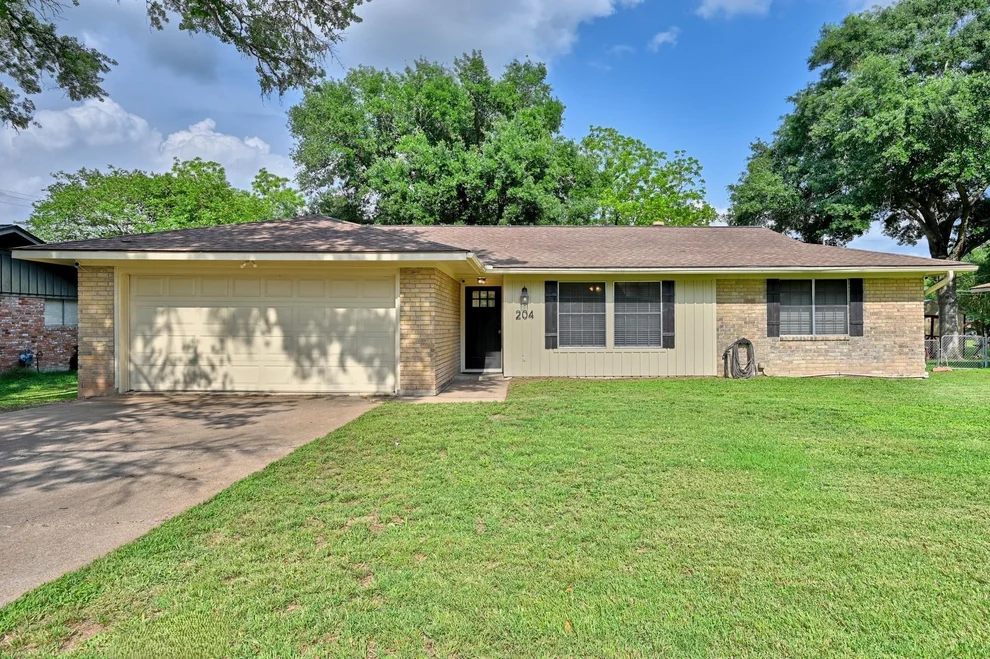 Unit for sale at 204 Meadow Lane, Brenham, TX 77833