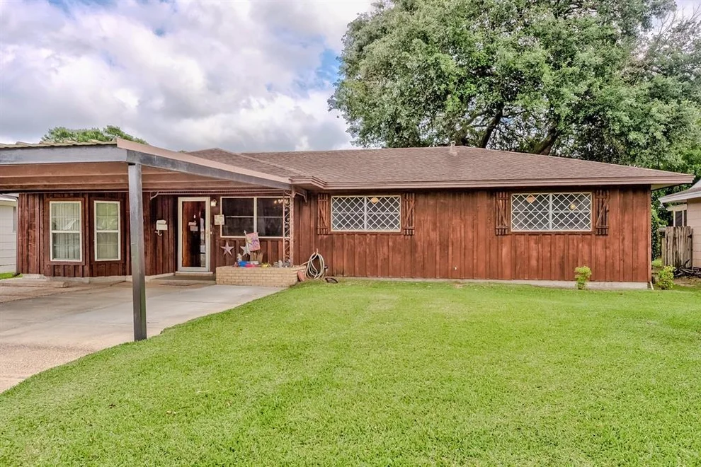 Unit for sale at 2719 Avenue M, Nederland, TX 77627