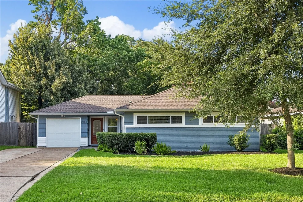 Unit for sale at 2214 Saxon Drive, Houston, TX 77018
