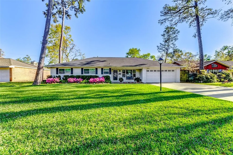 Unit for sale at 10207 Chatterton Drive, Houston, TX 77043