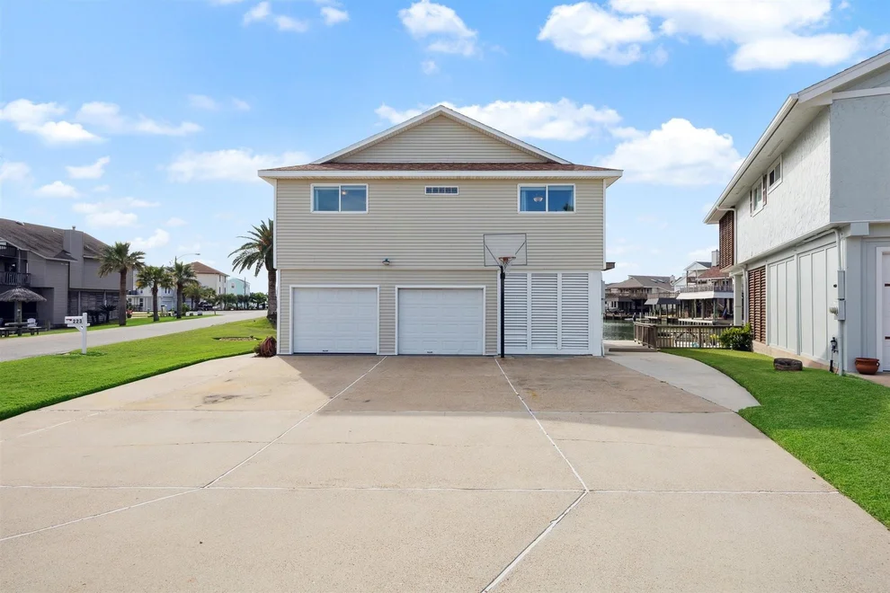 Unit for sale at 223 Easterly Drive, Tiki Island, TX 77554
