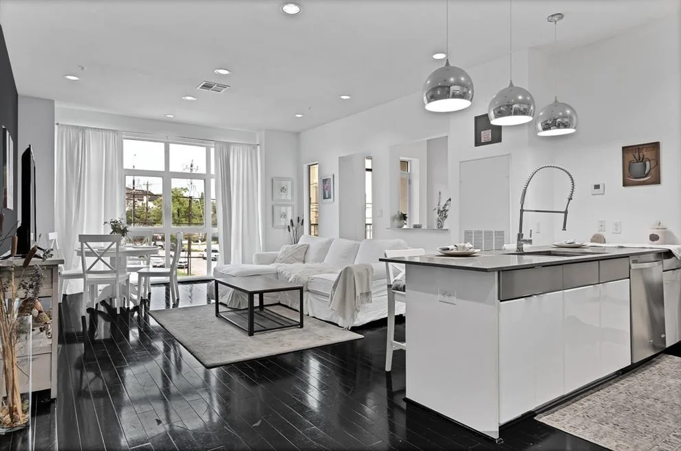 Unit for sale at 207 Pierce Street, Houston, TX 77002