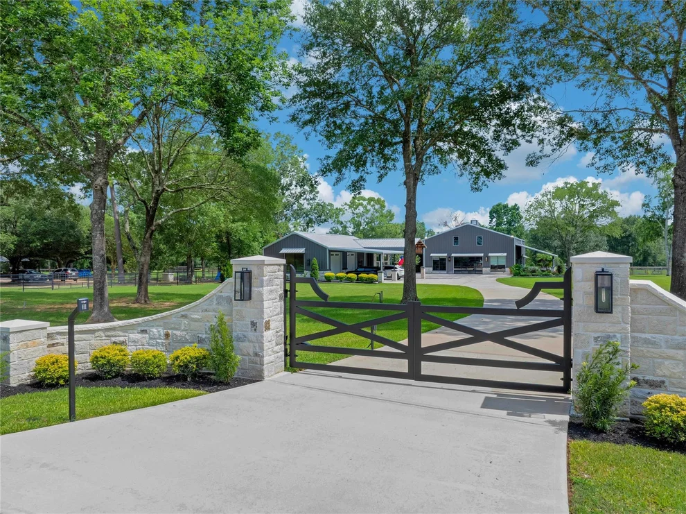 Unit for sale at 18859 Kinkaid Road W, Montgomery, TX 77316