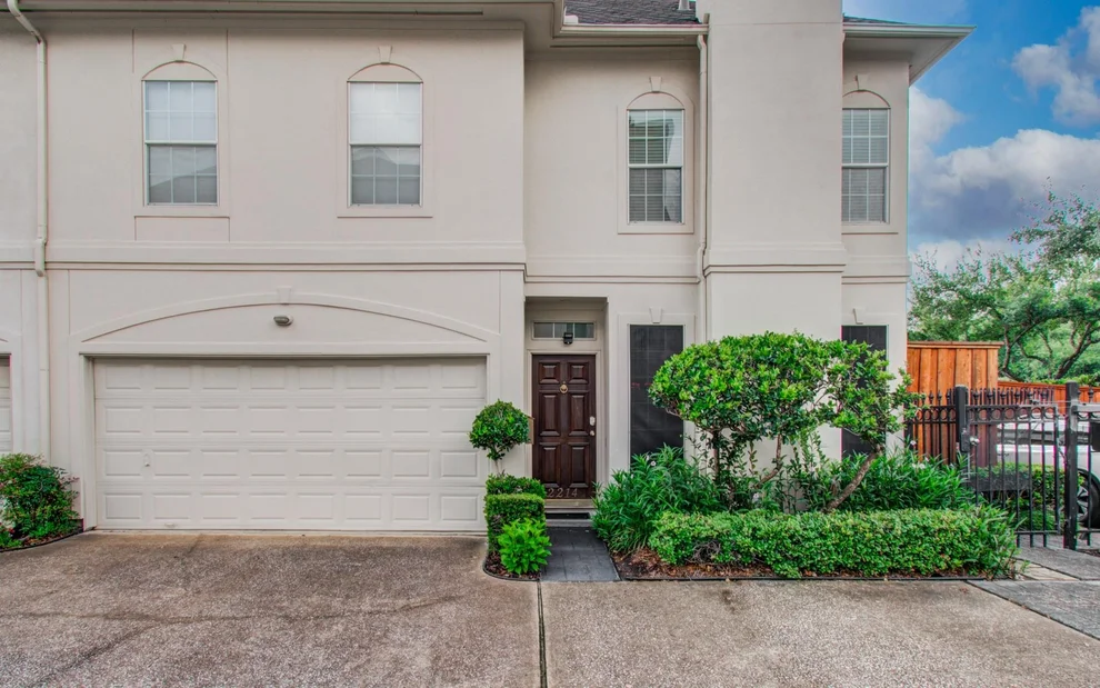 Unit for sale at 2214 W Holcombe Boulevard, Houston, TX 77030