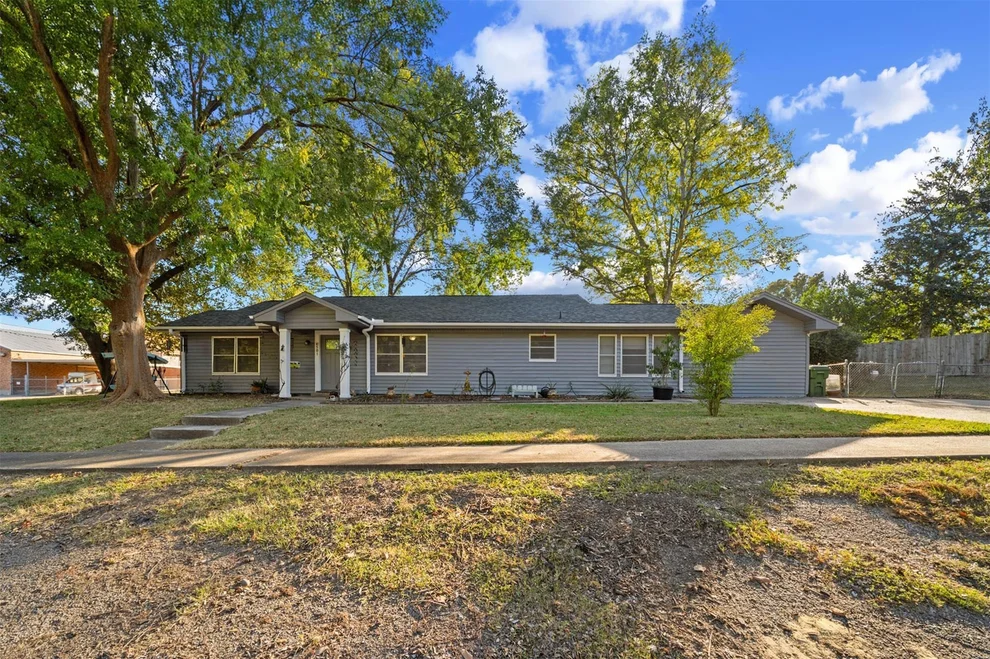 Unit for sale at 501 W Houston Street, Cleveland, TX 77327