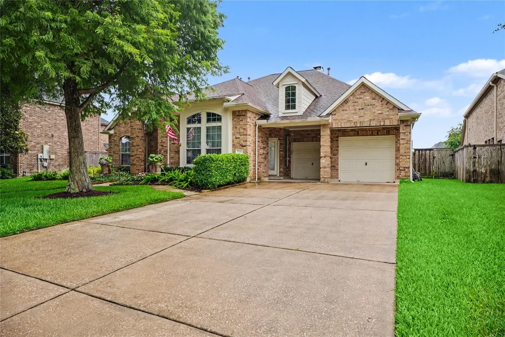 Unit for sale at 1541 Moncrey Avenue, League City, TX 77573