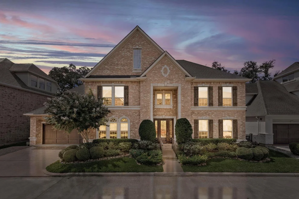 Unit for sale at 26 Windsor Court, Houston, TX 77055