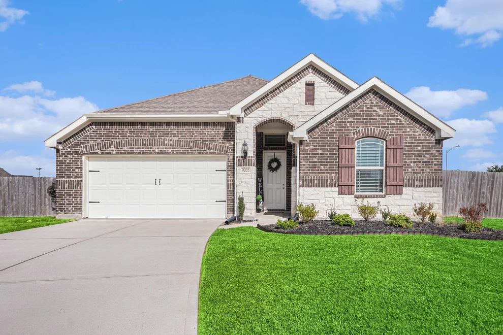 Unit for sale at 9202 Katie Court, Mont Belvieu, TX 77523