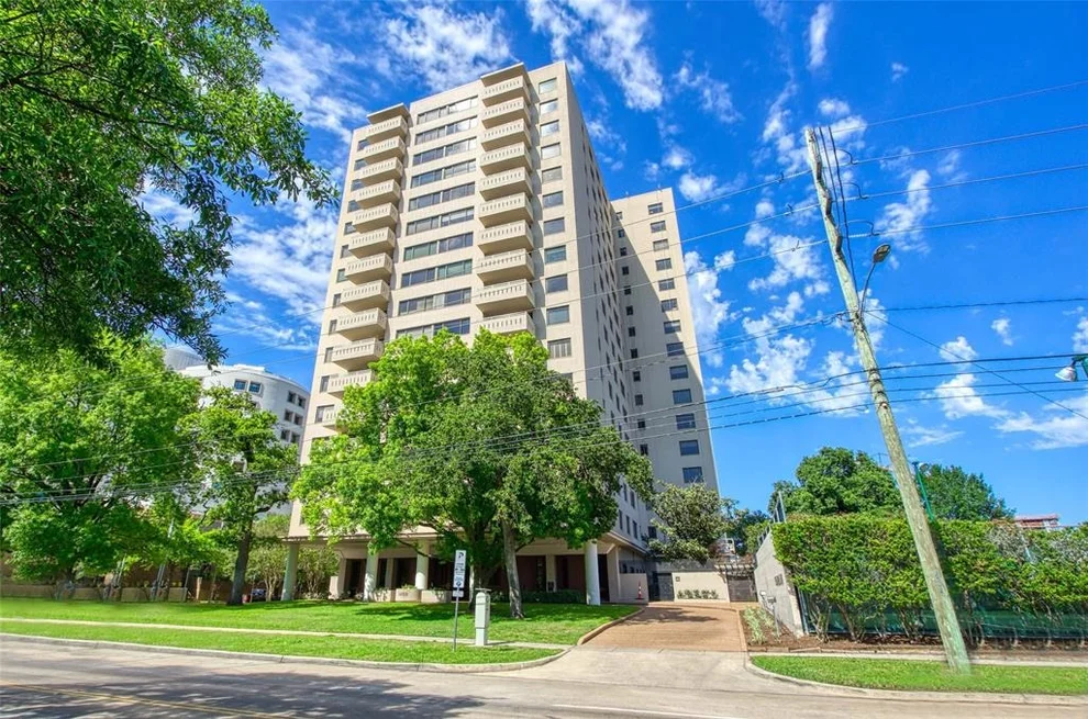 Unit for sale at 1400 Hermann Drive, Houston, TX 77004