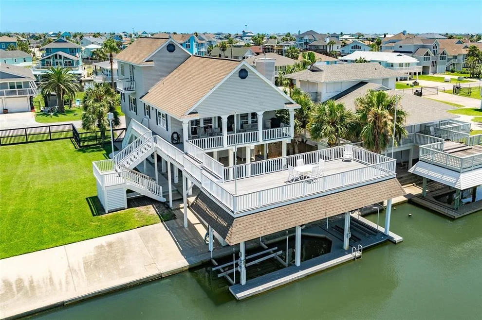 Unit for sale at 16522 Anchor Way, Jamaica Beach, TX 77554