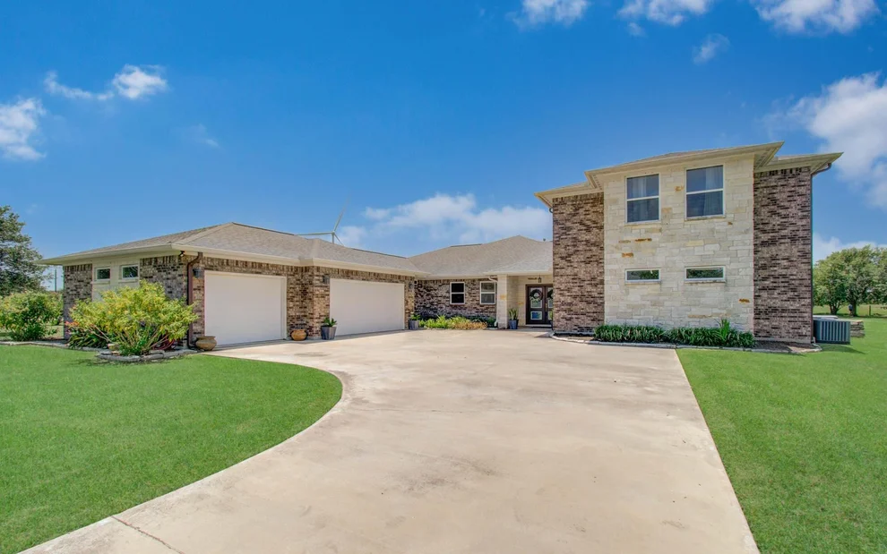 Unit for sale at 153 County Road 397, Bay City, TX 77414