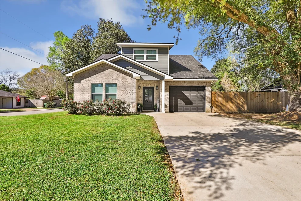 Unit for sale at 2201 Maple Avenue, Liberty, TX 77575