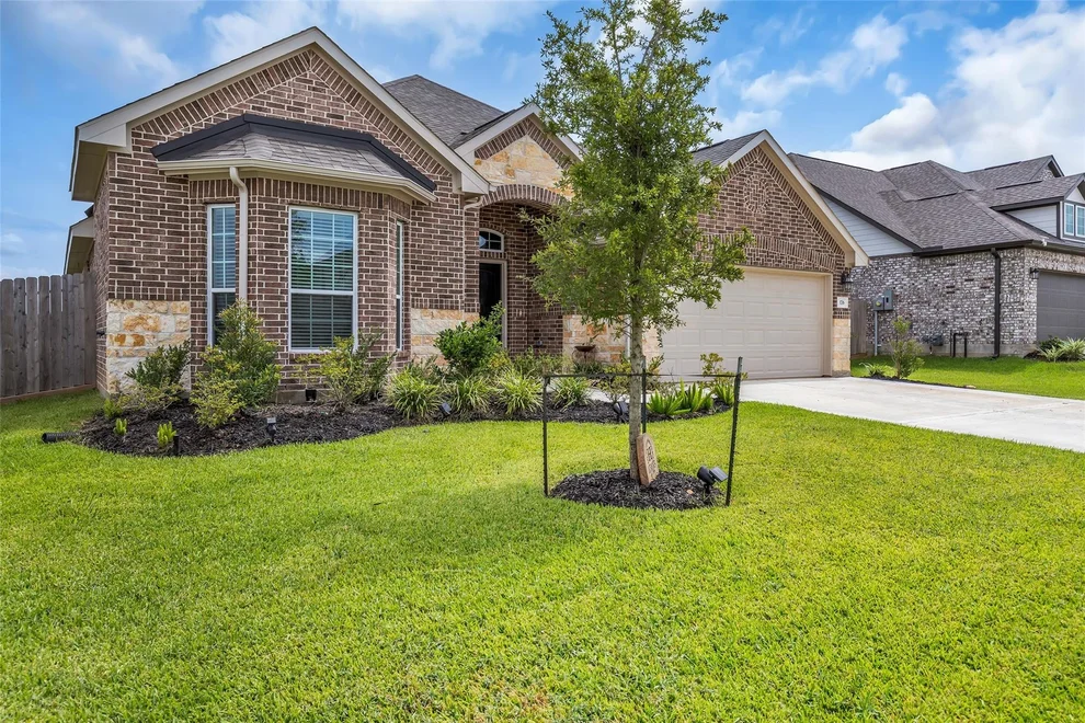 Unit for sale at 176 Dina Lane, Montgomery, TX 77356