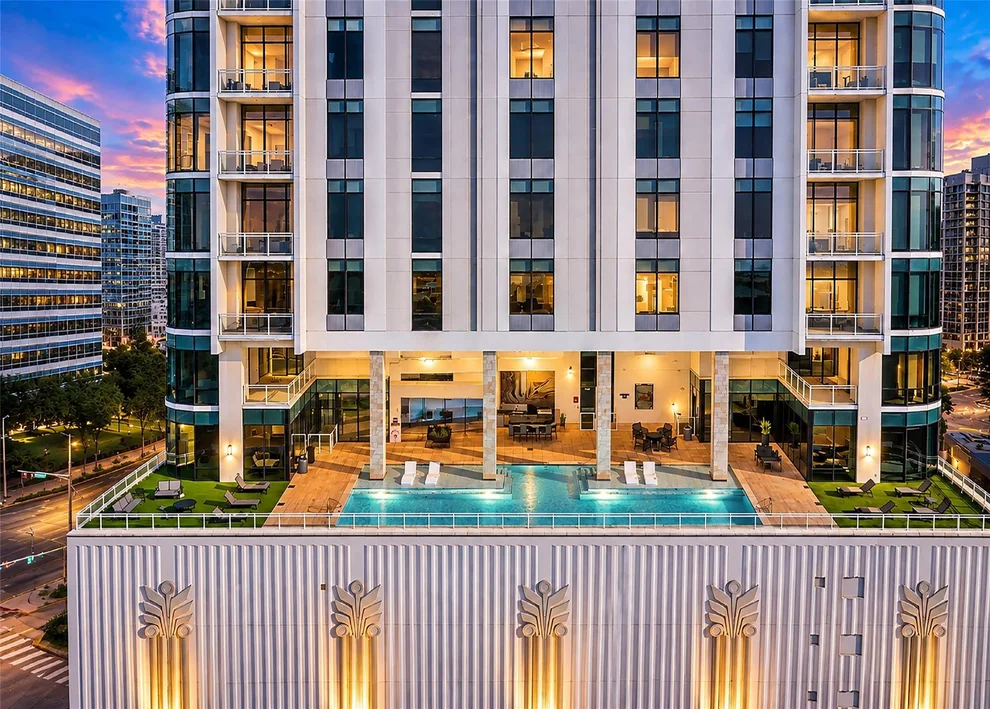 Unit for sale at 1409 Post Oak Boulevard, Houston, TX 77056