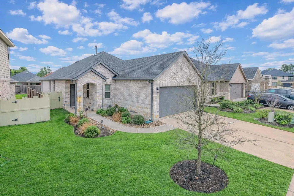 Unit for sale at 16887 Pink Wintergreen Drive, Conroe, TX 77385