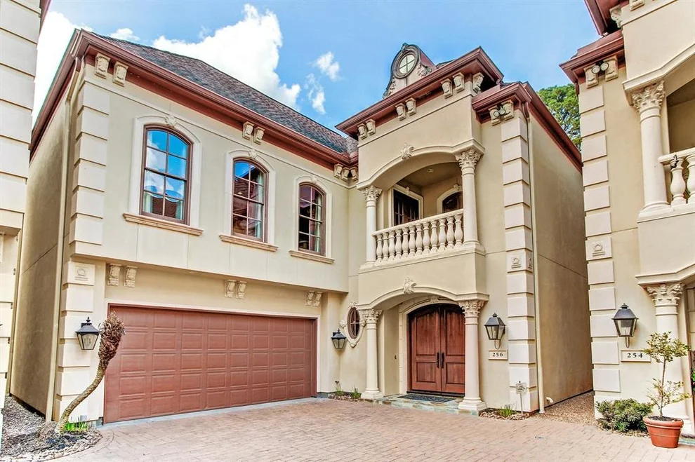 Unit for sale at 256 S Post Oak Lane, Houston, TX 77056