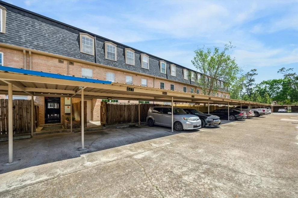 Unit for sale at 351 N Post Oak Lane, Houston, TX 77024