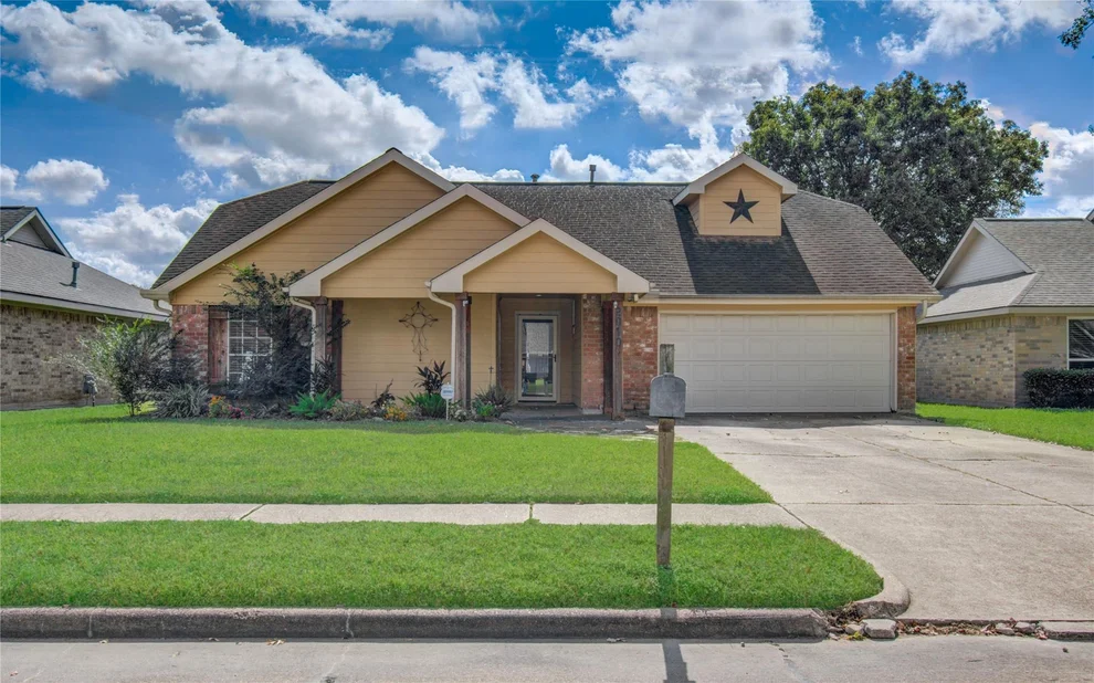 Unit for sale at 2010 Wildwood Drive, Deer Park, TX 77536