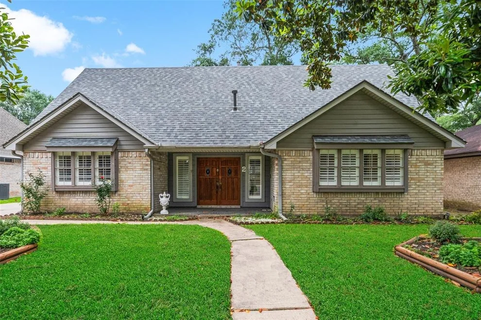 Unit for sale at 2 Brewster Street, Conroe, TX 77301