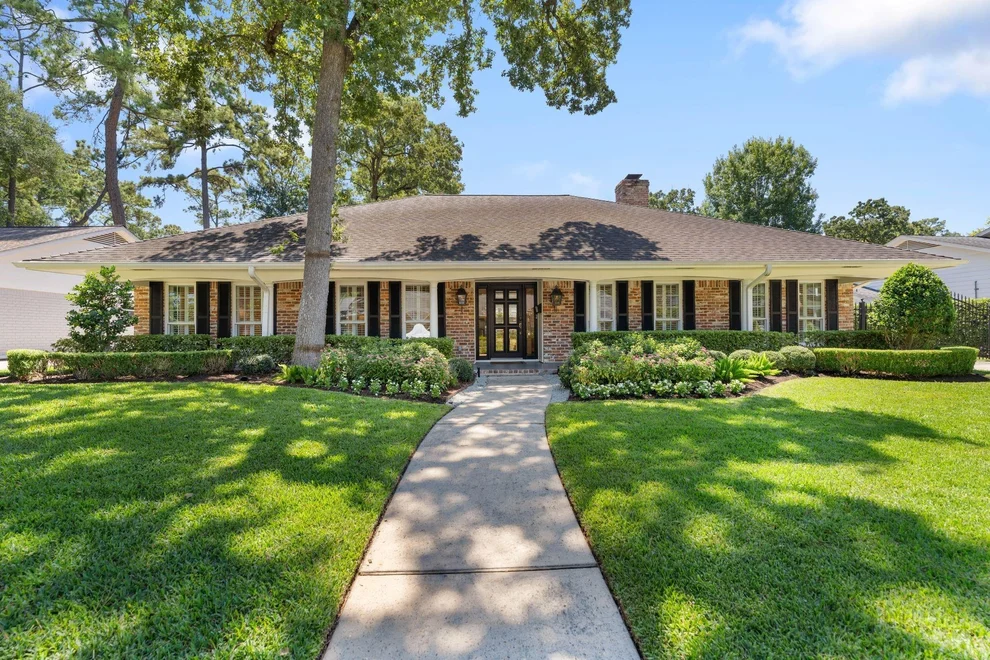 Unit for sale at 10123 Candlewood Drive, Houston, TX 77042