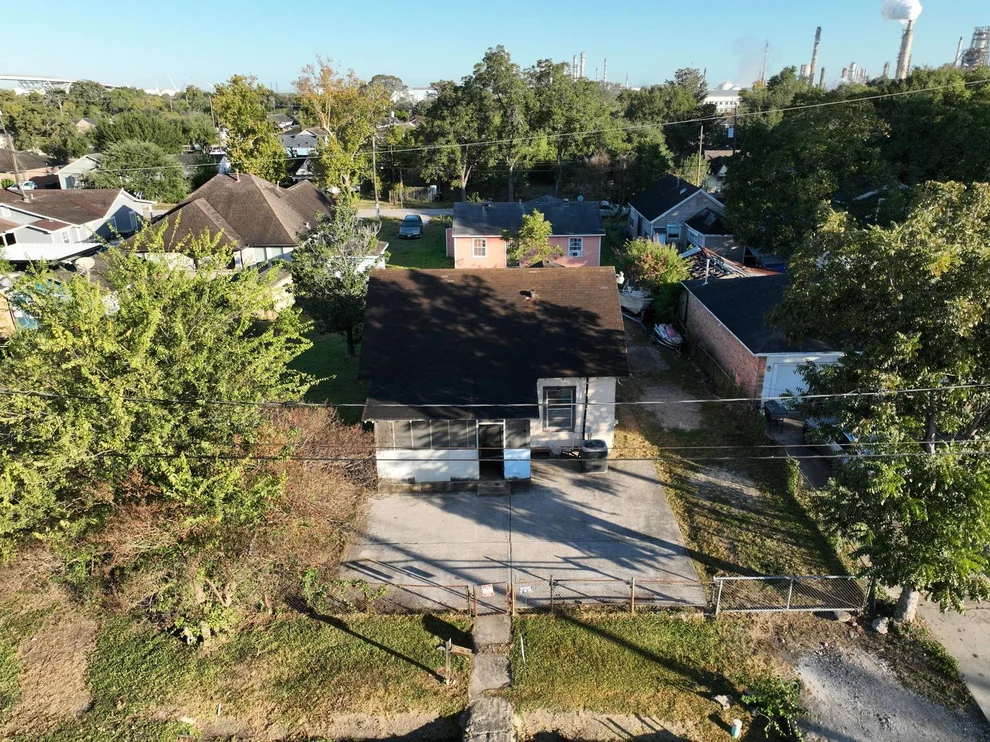 Unit for sale at 9429 E Avenue H, Houston, TX 77012