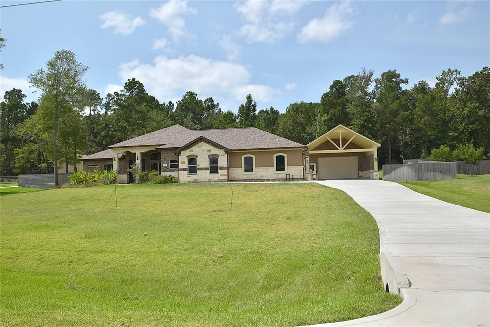 Unit for sale at 320 Dahlia Road, Huntsville, TX 77320