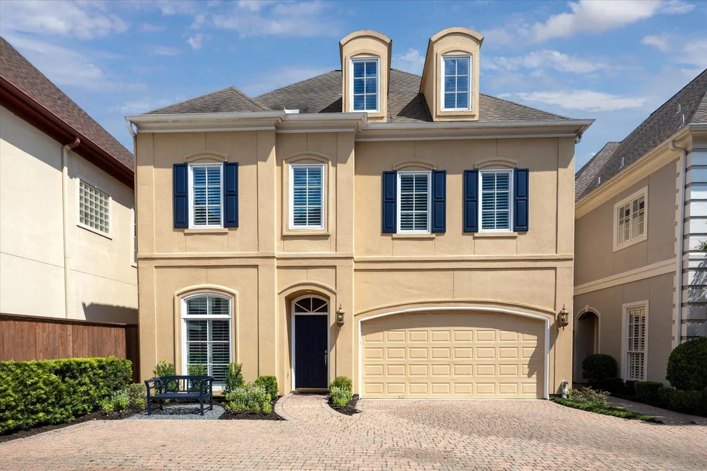 Unit for sale at 246 S Post Oak Lane, Houston, TX 77056