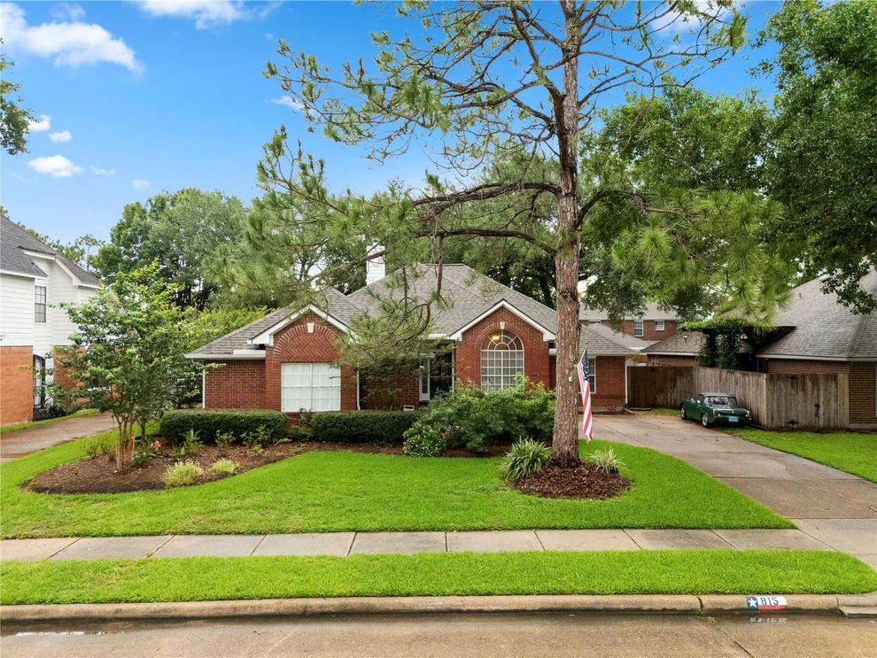 Unit for sale at 815 Maplewood Falls Court, Houston, TX 77062