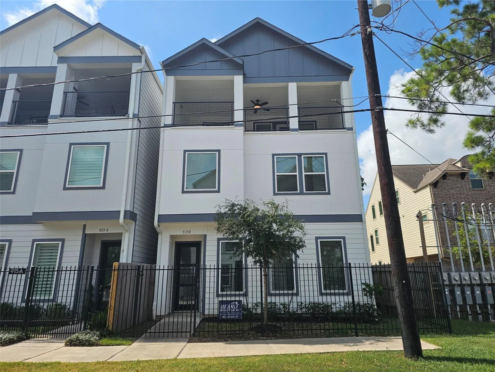 Unit for sale at 915 W 35th Street, Houston, TX 77018