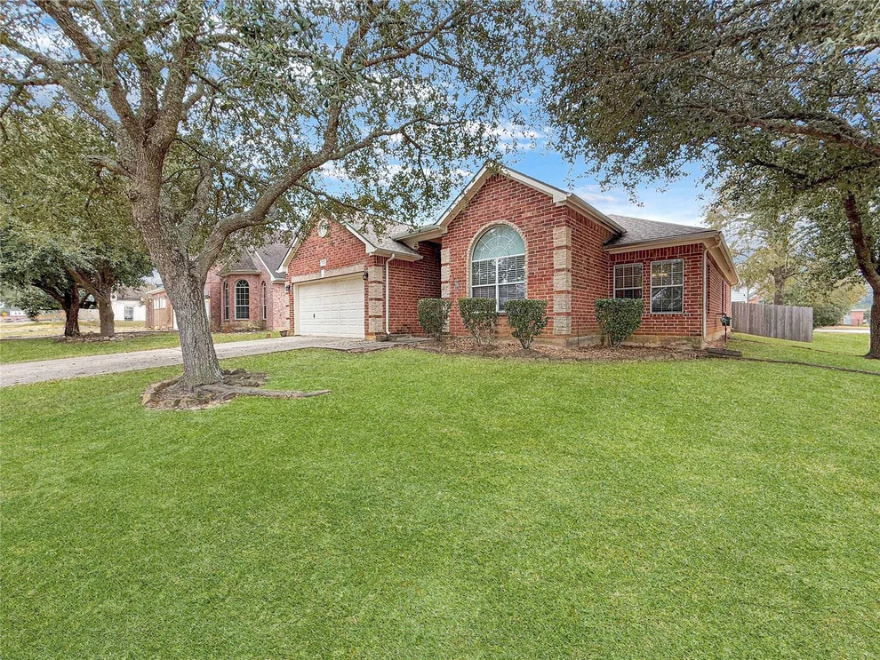 Unit for sale at 9206 Hidden Lake E, Magnolia, TX 77354