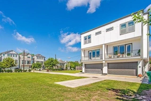 Unit for sale at 449 W 25th Street, Houston, TX 77008