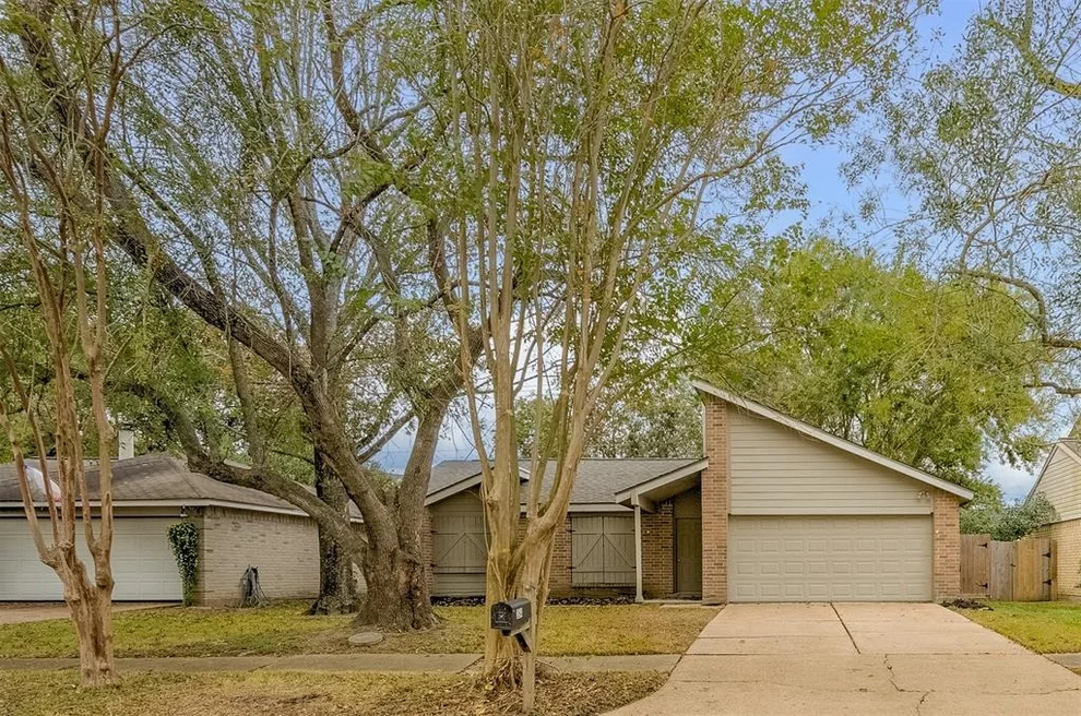 Unit for sale at 354 Wedgerock Drive, Houston, TX 77598