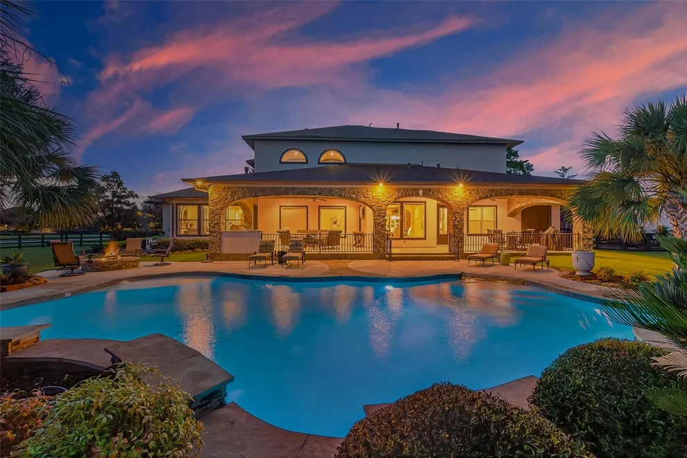 Unit for sale at 14 Royal King Road, Tomball, TX 77377