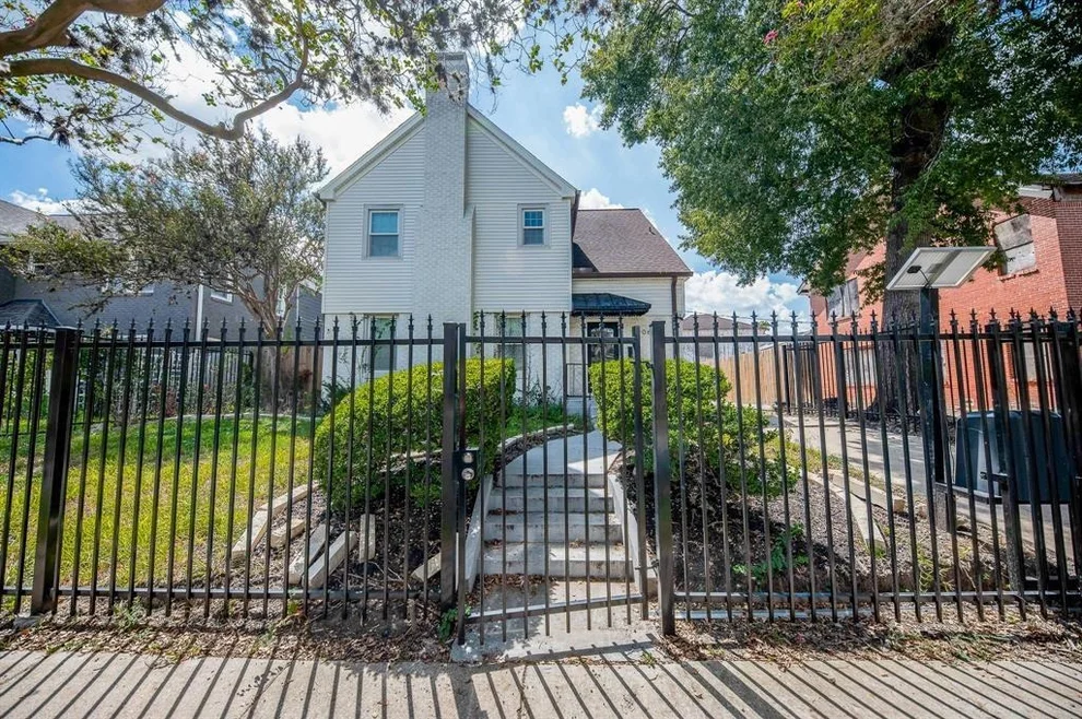 Unit for sale at 2906 Southmore Boulevard, Houston, TX 77004