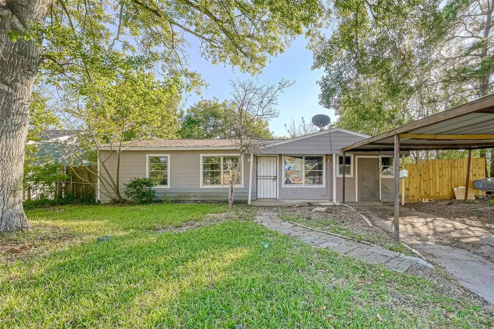 Unit for sale at 5102 Lyndhurst Drive, Houston, TX 77033