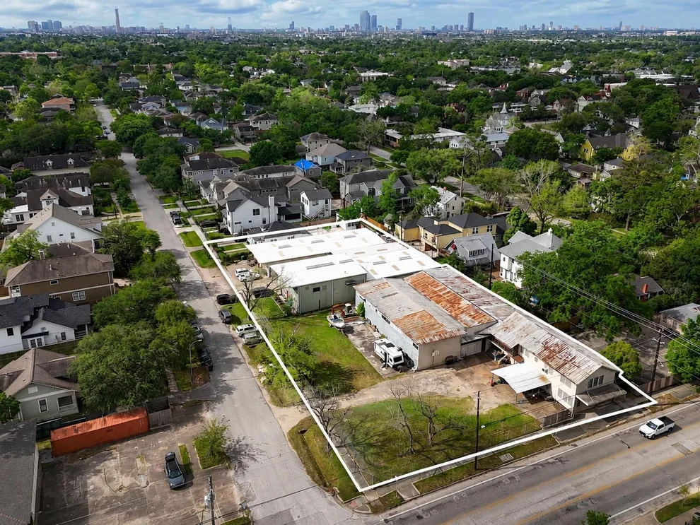 Unit for sale at 320 E 20th Street, Houston, TX 77008