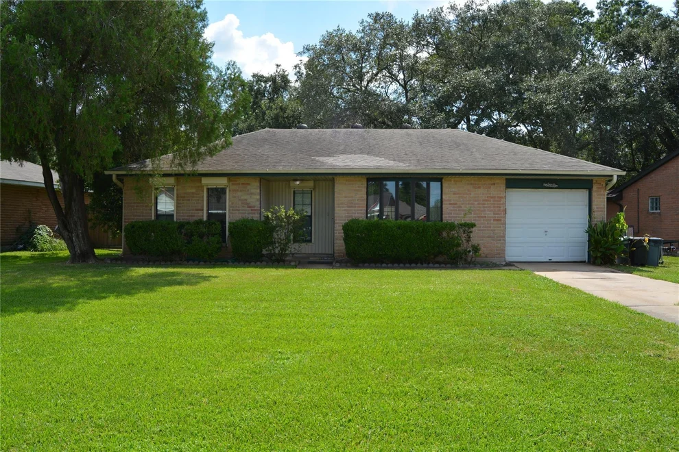 Unit for sale at 514 Bellmar Lane, Friendswood, TX 77546