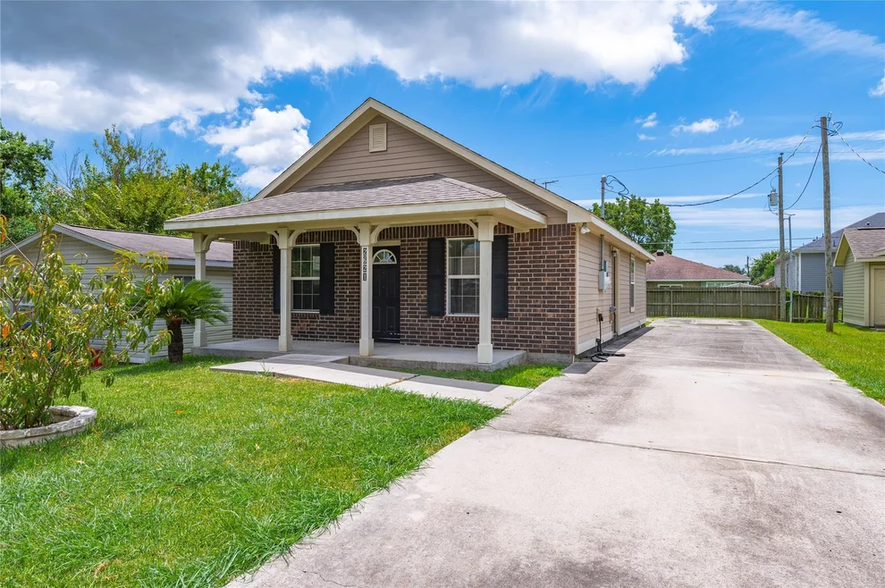 Unit for sale at 2621 31st Avenue N, Texas City, TX 77590